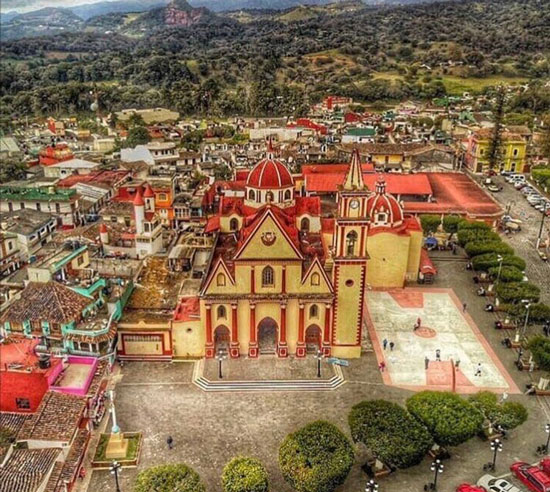 Naolinco, un pueblo no mágico entre las nubes  Sin tener el nombramiento de pueblo mágico Naolinco te anima a visitarlo, tiene carácter, es enigmático y posee atractivos a las que todo viajero cae inevitablemente.  